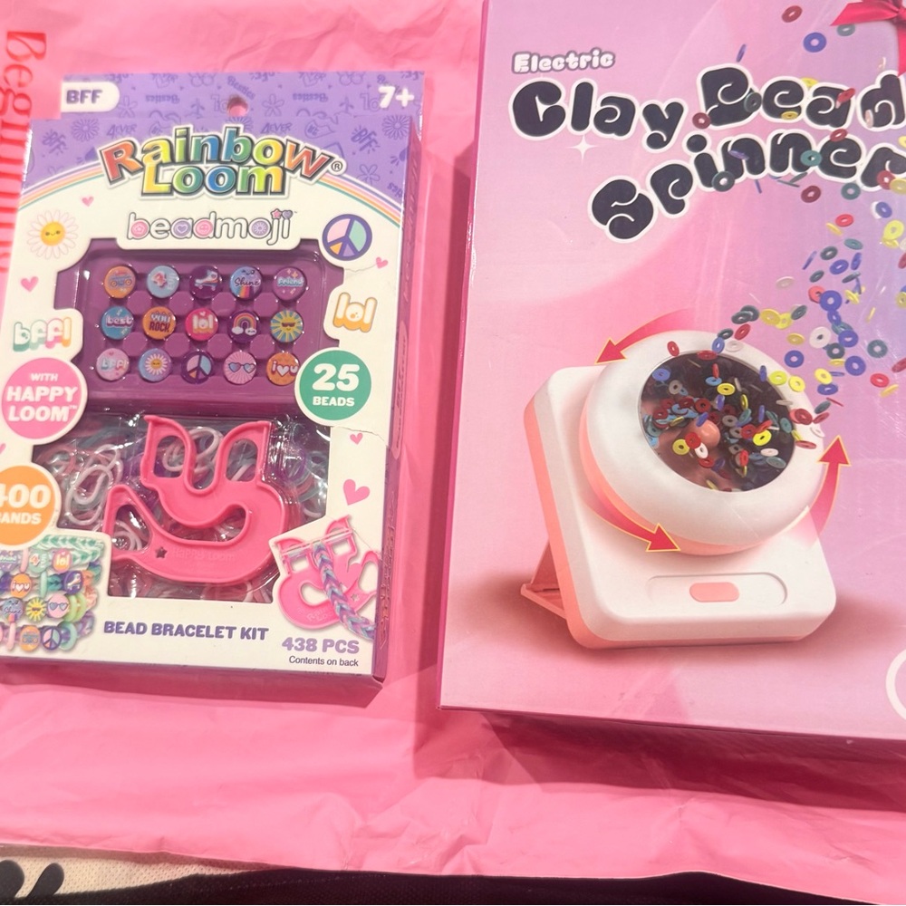 NWT Clay Bead Spinner and Rainbow Beadmoji Bead Bracelet Kit